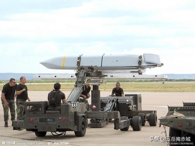 目前新一代的agm-158联合空地打击武器,以及jsm反舰/反辐射导弹也是