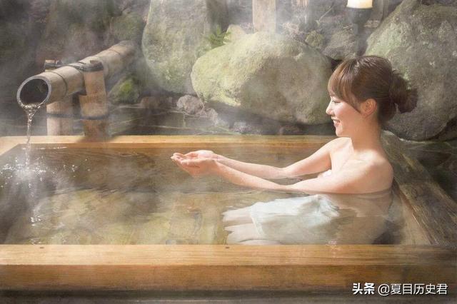 日本温泉现在还有男女混浴的习俗吗，日本的男女混浴温泉，禁止穿衣服，女性该如何保护隐私