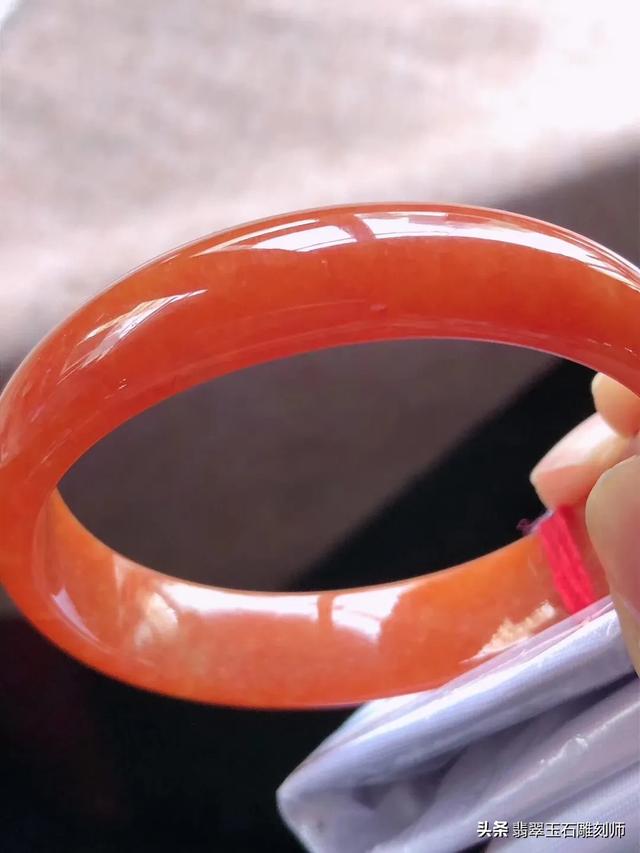 好翡翠手镯的图片,很稀罕翡翠镯子啊，谁能推荐一下哪家的好？