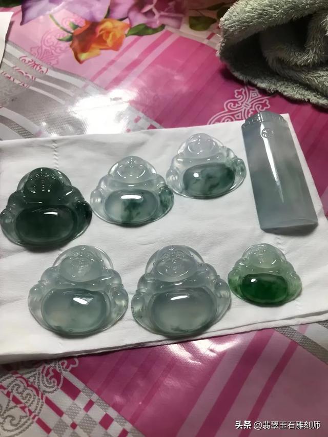 糯冰翡翠玉镯一般价格在,我这赌石开出的糯冰玉佛，能值多少钱？