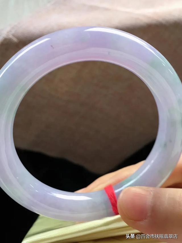 玉手镯戴哪一个手比较好,翡翠玉手镯应该戴哪只手？