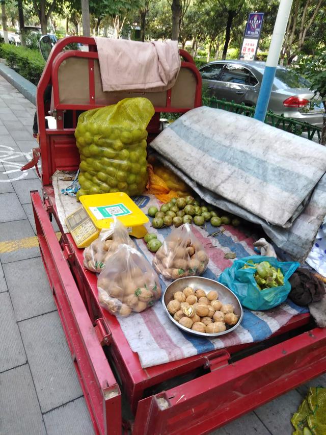 卖水果生意怎么样，在农村早集市卖水果赚钱么