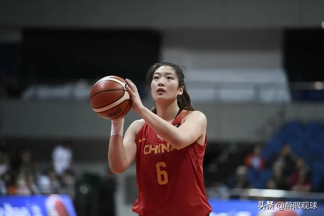 詹姆斯严李:长相甜美的女篮核心李梦为何会被很多球迷称为“女篮詹姆斯”呢？