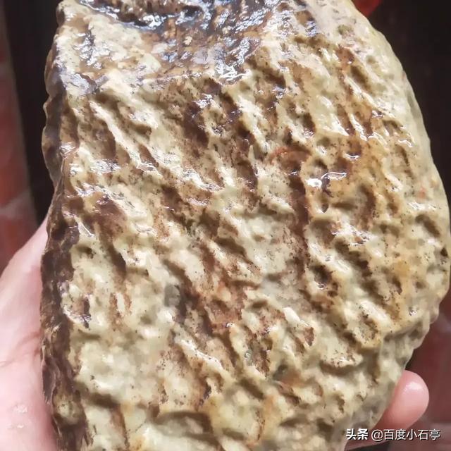 岫岩玉原石价格一公斤多少钱,红泥石玉原石的价格是多少钱？