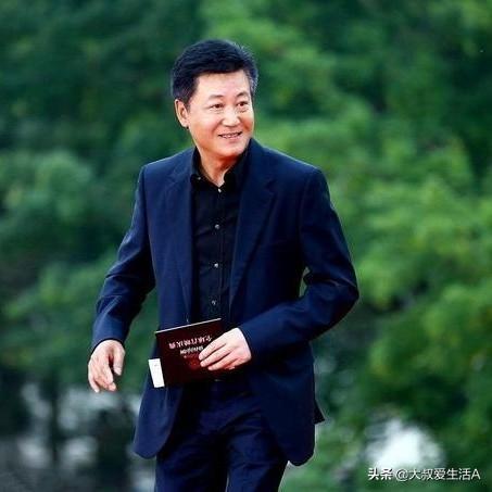 丁芯:中国内地所有知名导演中谁没离过婚？谁和发妻走到最后？