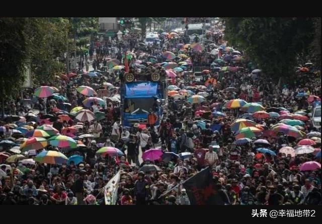 泰国王室:泰国也乱了，民权和王权对峙，年轻一代为什么反对国王？