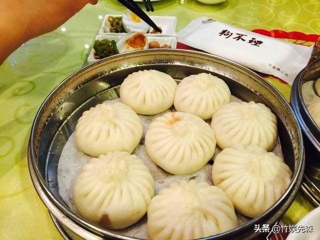 博主回应喂狗吃辣椒:顾客说包子难吃，狗不理见差评果断报警，老字号怎么混成了这样？