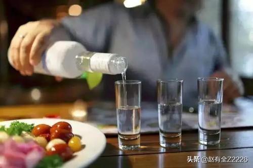 刘昊然喝酒一口闷原因:农村喝酒把感情深一口闷挂在嘴上，喝酒真能喝出感情吗？