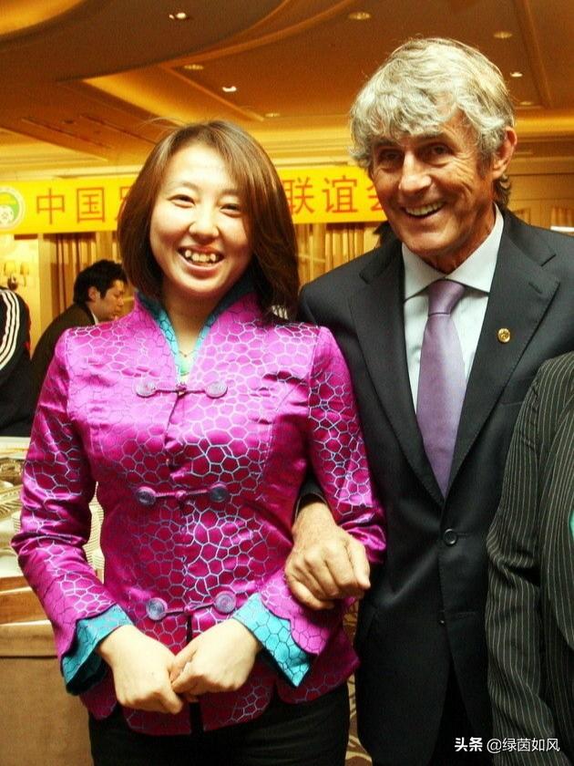 杨楠峰:河南建业曾经的“美女老总”杨楠担任了中国足协执委，对此你怎么评价？
