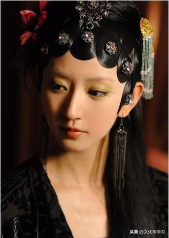 秦可卿判词:作者因何画一幅悬梁自缢的画给秦可卿？