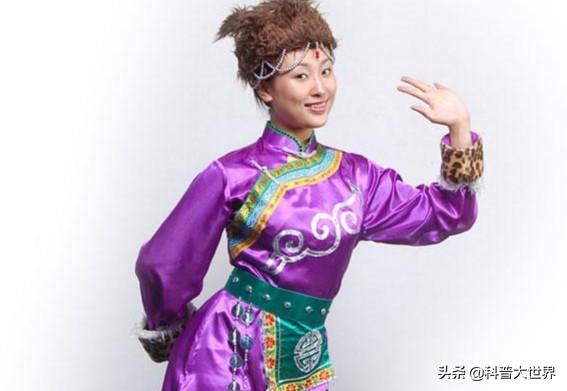 罗得西亚背脊犬打野猪视频:一只原生态藏獒可以放倒几头成年野猪？为什么？