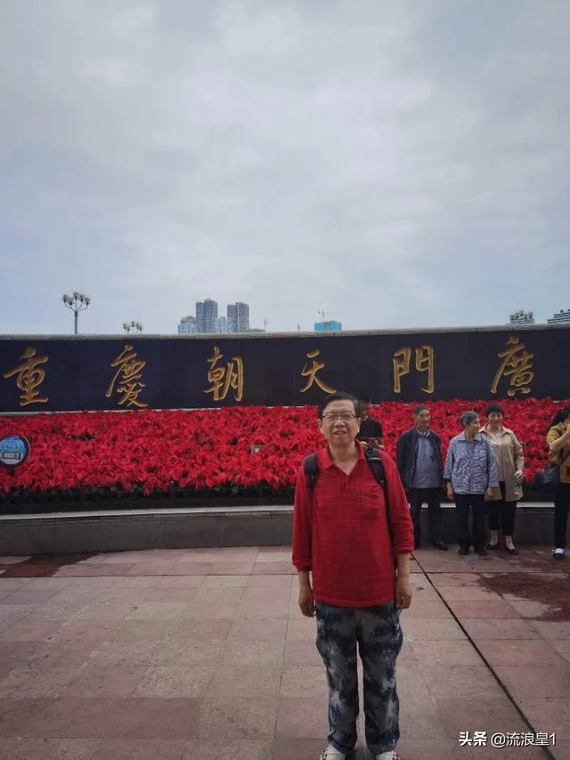 重庆轻轨穿楼而过:重庆到底是一个怎样的城市？