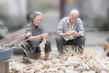 任劳任怨的意思，任劳任怨是不是描写人物精神的词？