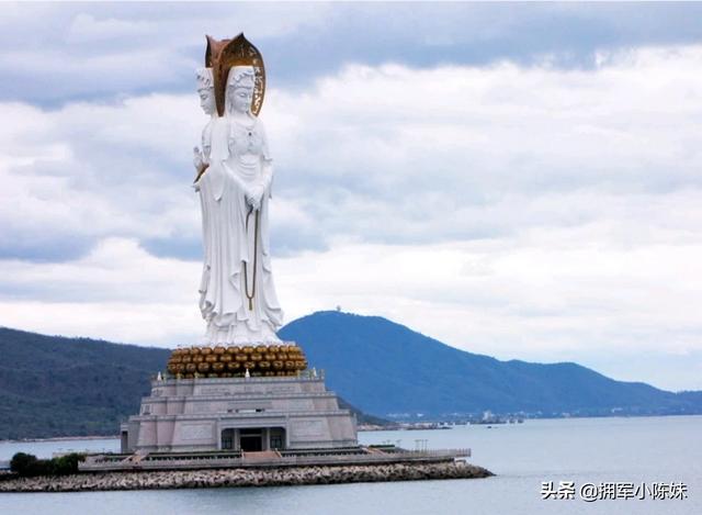 南海观音菩萨像:观世音菩萨的本尊是什么样子？
