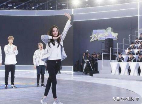 蔡明热巴晒合影:迪丽热巴为什么叫“胖迪”？这跟她的长相有关吗？