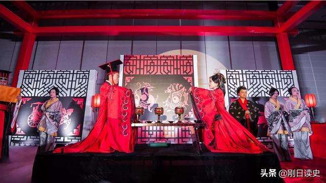 中外历史上,男人们都是如何要求女人们守节的？