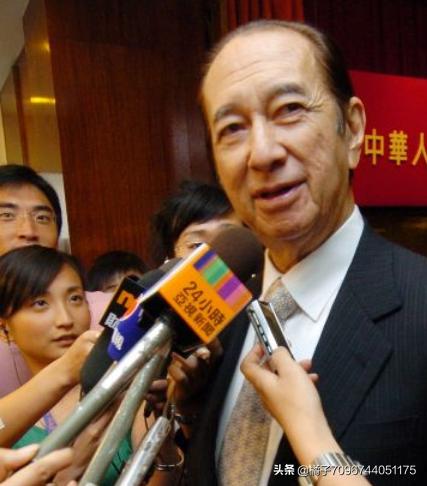 赌王的名字怎么读:老铁们，你知道前赌王何鸿燊的名字的正确读法吗（普通话）？