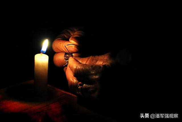 今天听了一首《父亲写的散文诗》听着听着就哭成了泪人,让你听着听着就哭的歌有哪些？