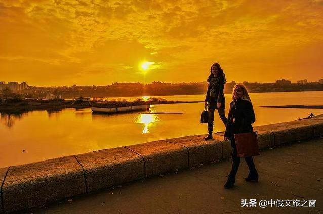 贝加尔湖畔的碧玉之灵,贝加尔湖旅游体验如何？值得去吗？