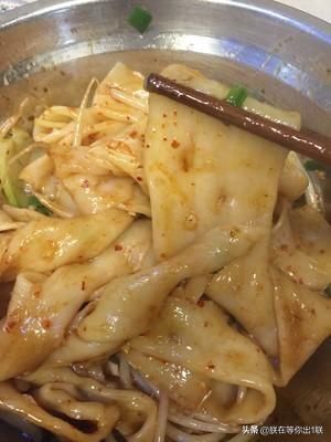 文章油泼面:陕西油泼面需要什么调料粉，才能做出美味的面？