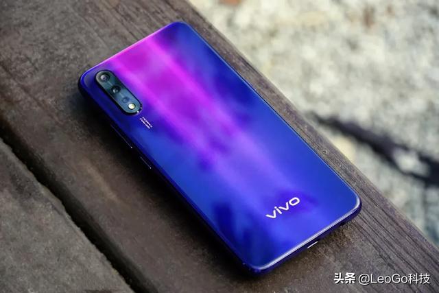iQOO Z5明日发布，5000mAh大电池+6nm芯片，千元价位中，vivo Z5算得上是机皇级别吗