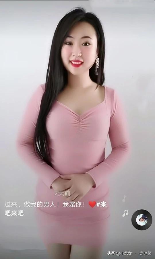 女人爱狗狗群视频:为什么大多单身女人都喜欢养大型犬？