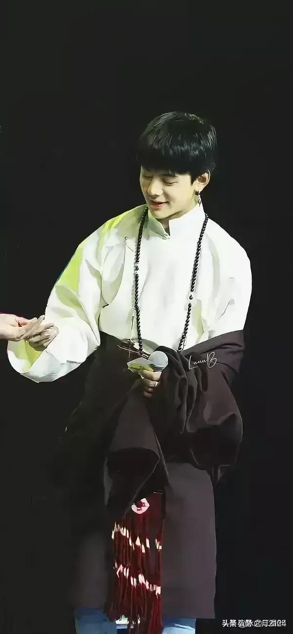 黄子韬要去四川找丁真:为什么很多人讨厌被捧红的丁真呢