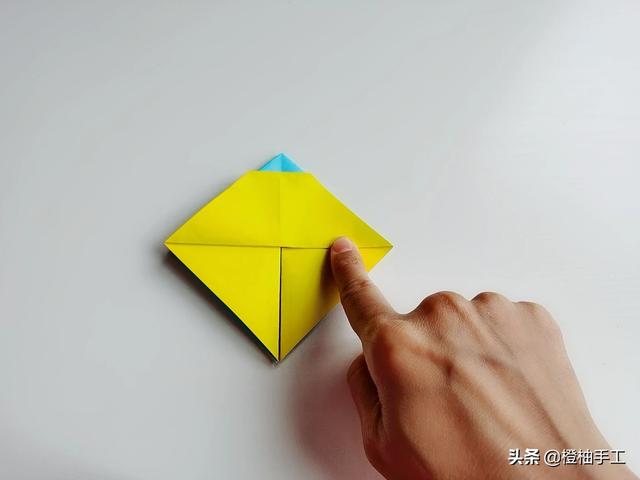 折耳兔怎么画简单:可不可以给我简易说一下皮卡丘书签怎么折？