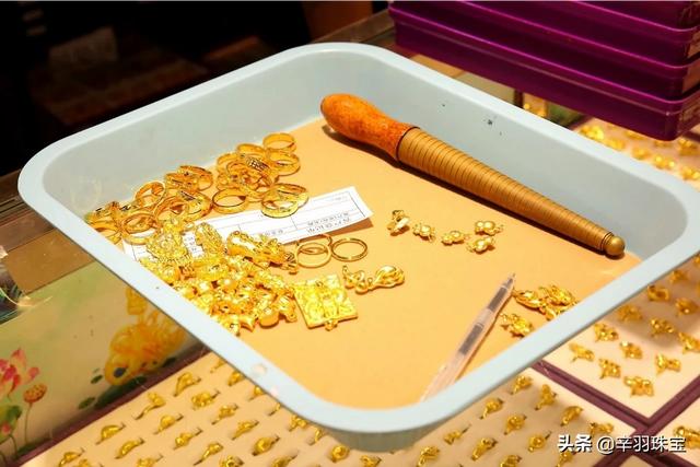 古法黄金回收值钱吗,黄金首饰回收价格怎么算的？