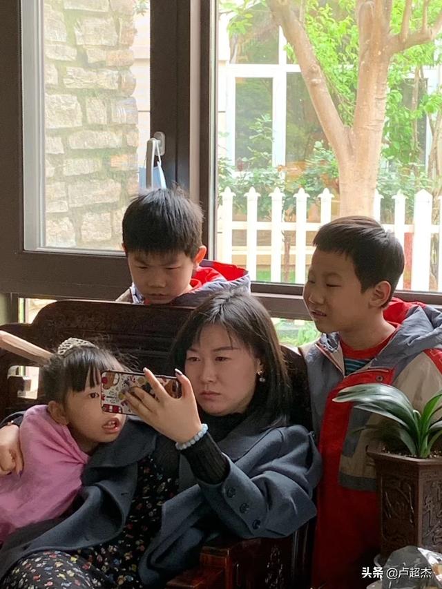 三道眉草鹀大叫视频:陪孩子写作业的时候，家长如何才能不吼不怒？