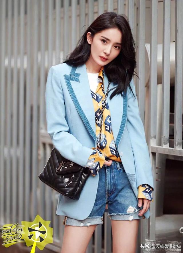 杨幂机场穿搭:哪个明星的穿搭很少女感又比较出色