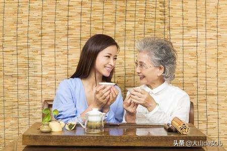 胡静丈夫:请问一下婆婆一个劲的在儿媳面前说儿子多好是什么意思