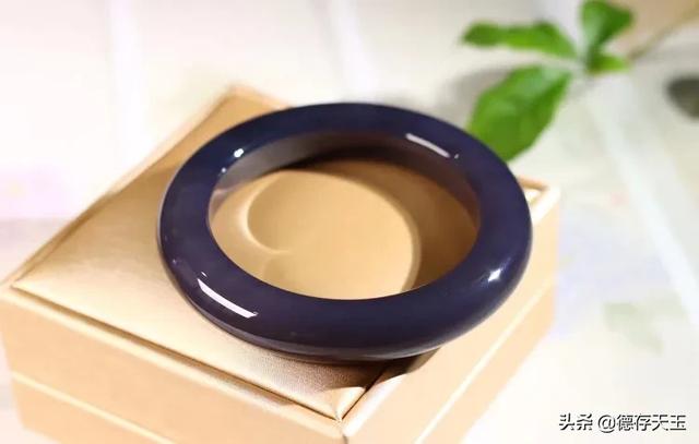 便宜的玉手镯是啥材质,新疆几十块的玉镯怎么样？