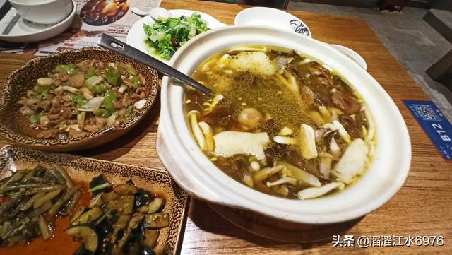 云南的特色小吃有哪些，云南有哪些不能错过的当地特色美食？