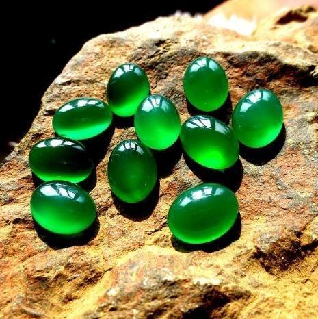 河里透明的石头和玉石的区别,您认为天然奇石和玉石之间都有那些区别？