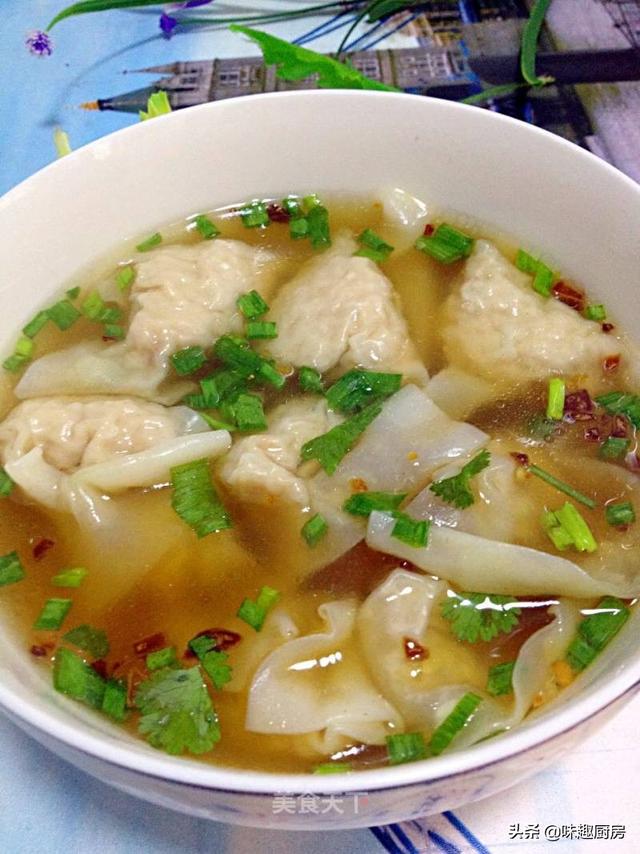 云吞面汤底配方有什么，为什么云吞饺子的汤水又香又甜呢该怎么做才好吃