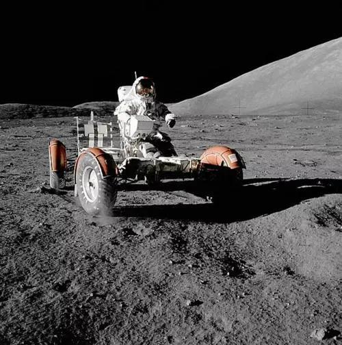 月球的谜团，感觉嫦娥5号返回地球用了好久，是不是登月比返回更容易