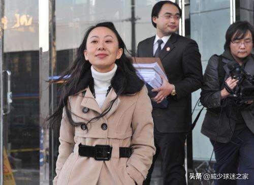 08年，黄健翔为何会被男足跟队女记者陆幽告上法庭？