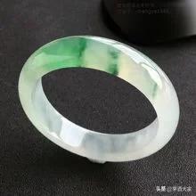 怎样看翡翠手镯的好坏,怎样看翡翠手镯好不好？应该怎么看？