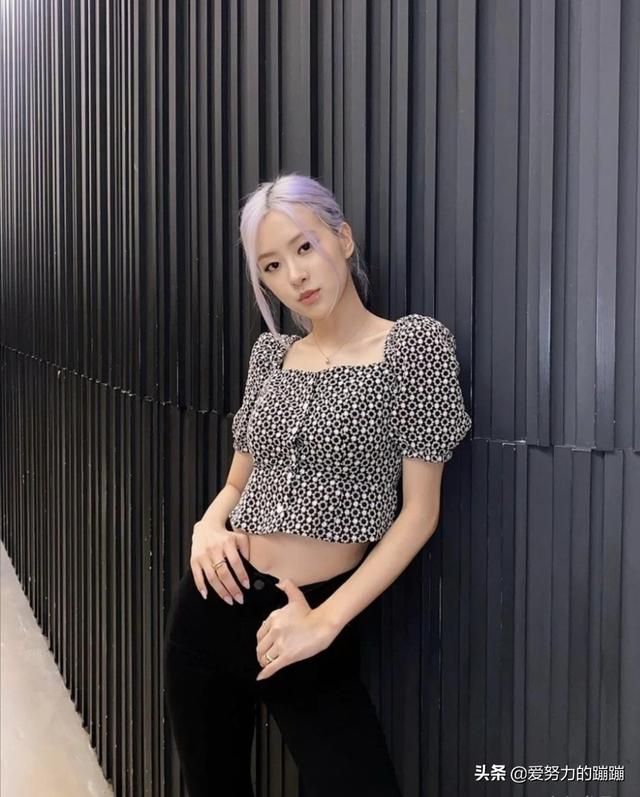 BLACKPINK的肉肉为什么感觉是四个里面,与其说存在感低,还是说没那么吸引观众,总感觉粉丝少？