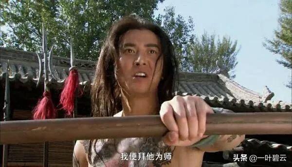 《水浒传》中王进本是个好教头，为何深夜要带母离家？