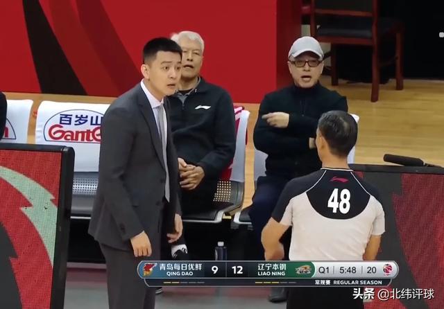 曹格打侧田:辽宁男篮主教练被吹罚不许站起来！48号裁判，能否给个解释