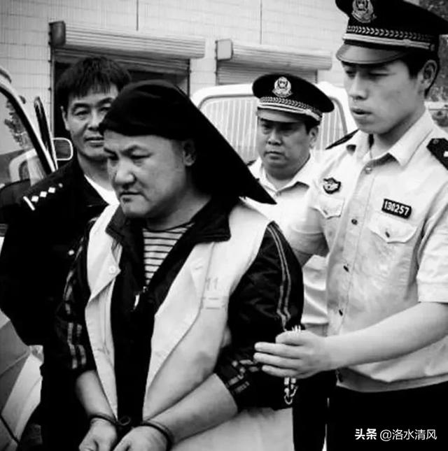 刘华强原型照片:电视剧《征服》的刘华强被枪毙后，他弟弟后来落个什么下场？