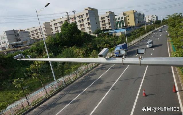 开车跑长途,走国道,导航用高德还是百度好呢？
