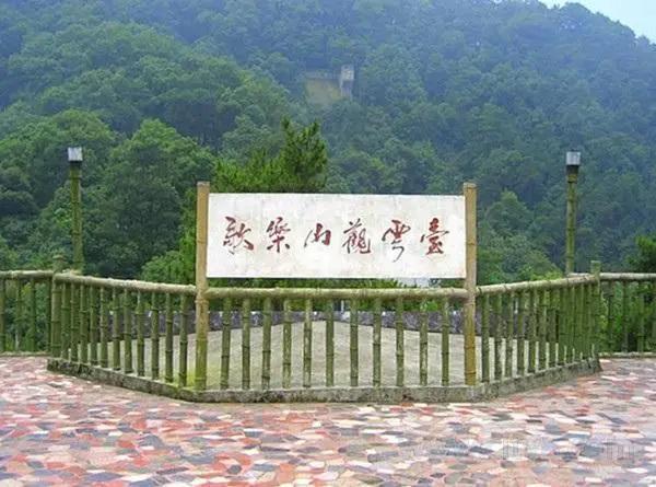 刘伯成:去重庆玩，不要网红店，不要商业气息浓厚的，有什么好吃好玩的？