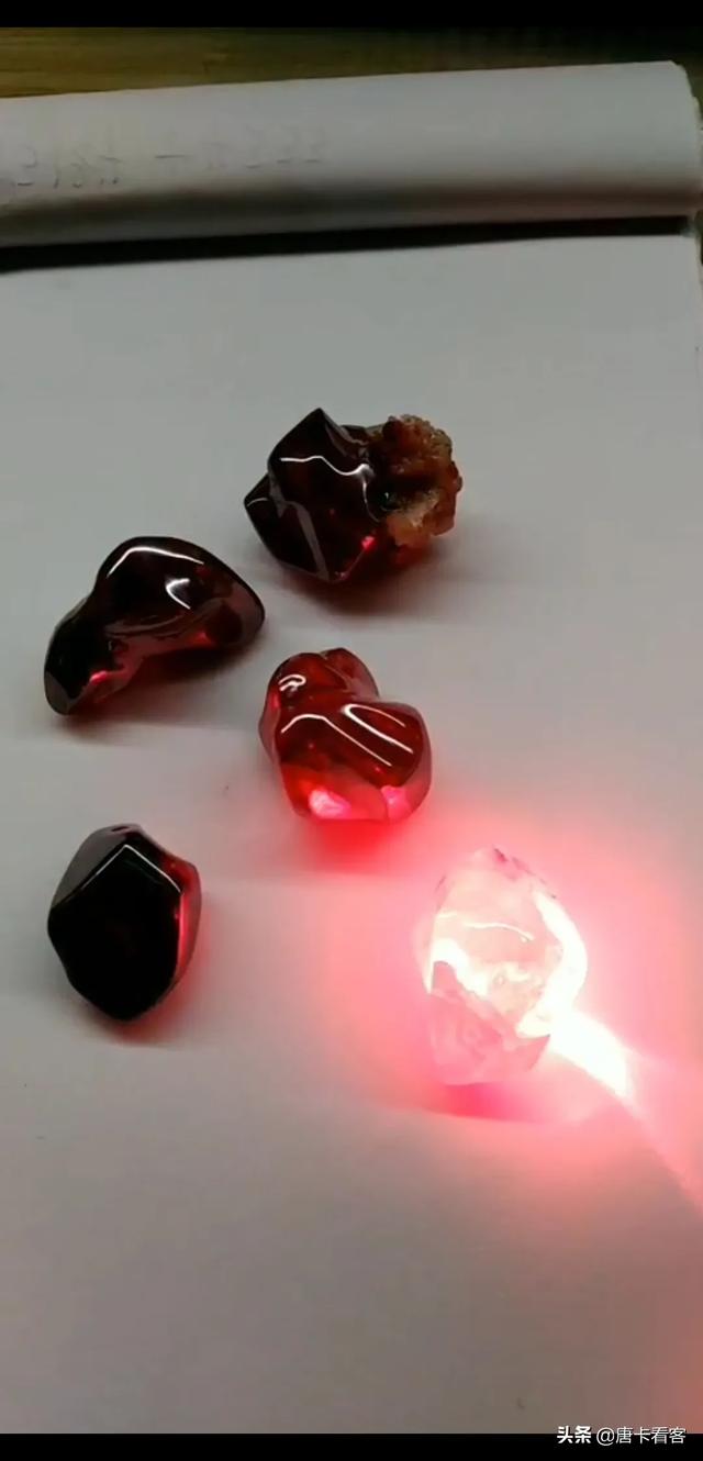 朱砂为何睡觉不能带,佩戴天然朱砂饰品对身体有危害吗？