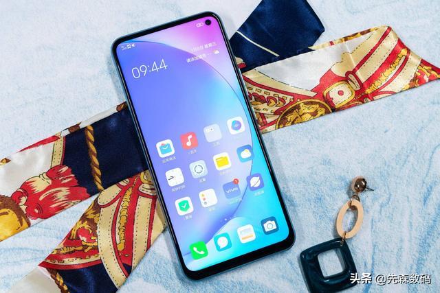 尊龙z6电竞:vivo两千左右的手机哪款性价比高？