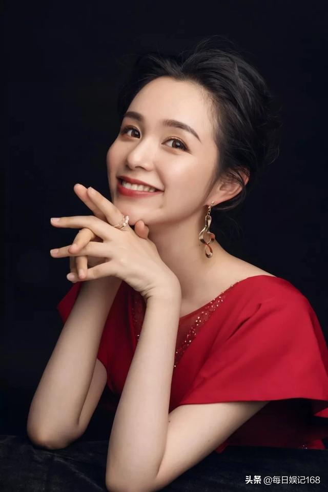 夏柏现在不主持了吗？:江玥霖