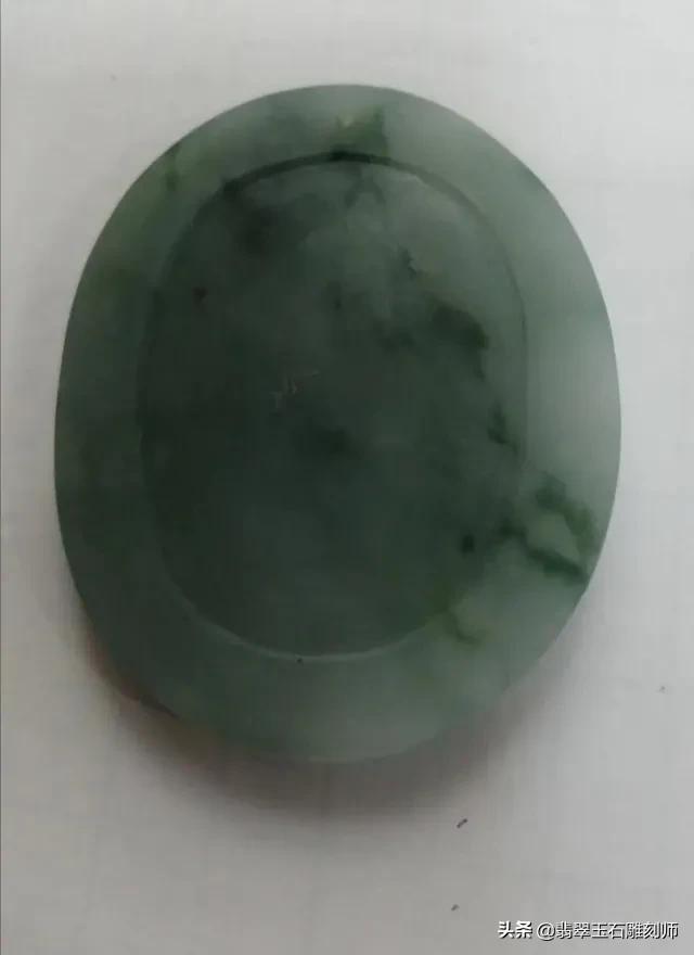 为什么卖毛货翡翠还免费抛光,朋友手里买的翡翠还没抛光，值钱吗？