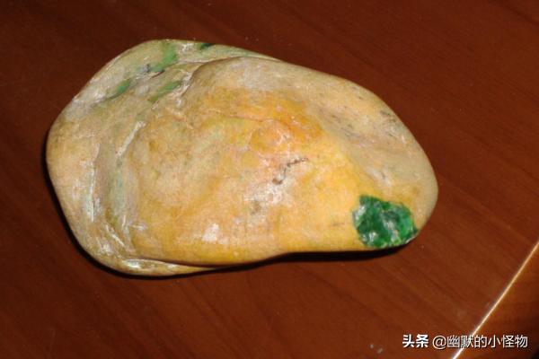 如何判断石头是不是玉石,怎样鉴定一块石头是不是翡翠？